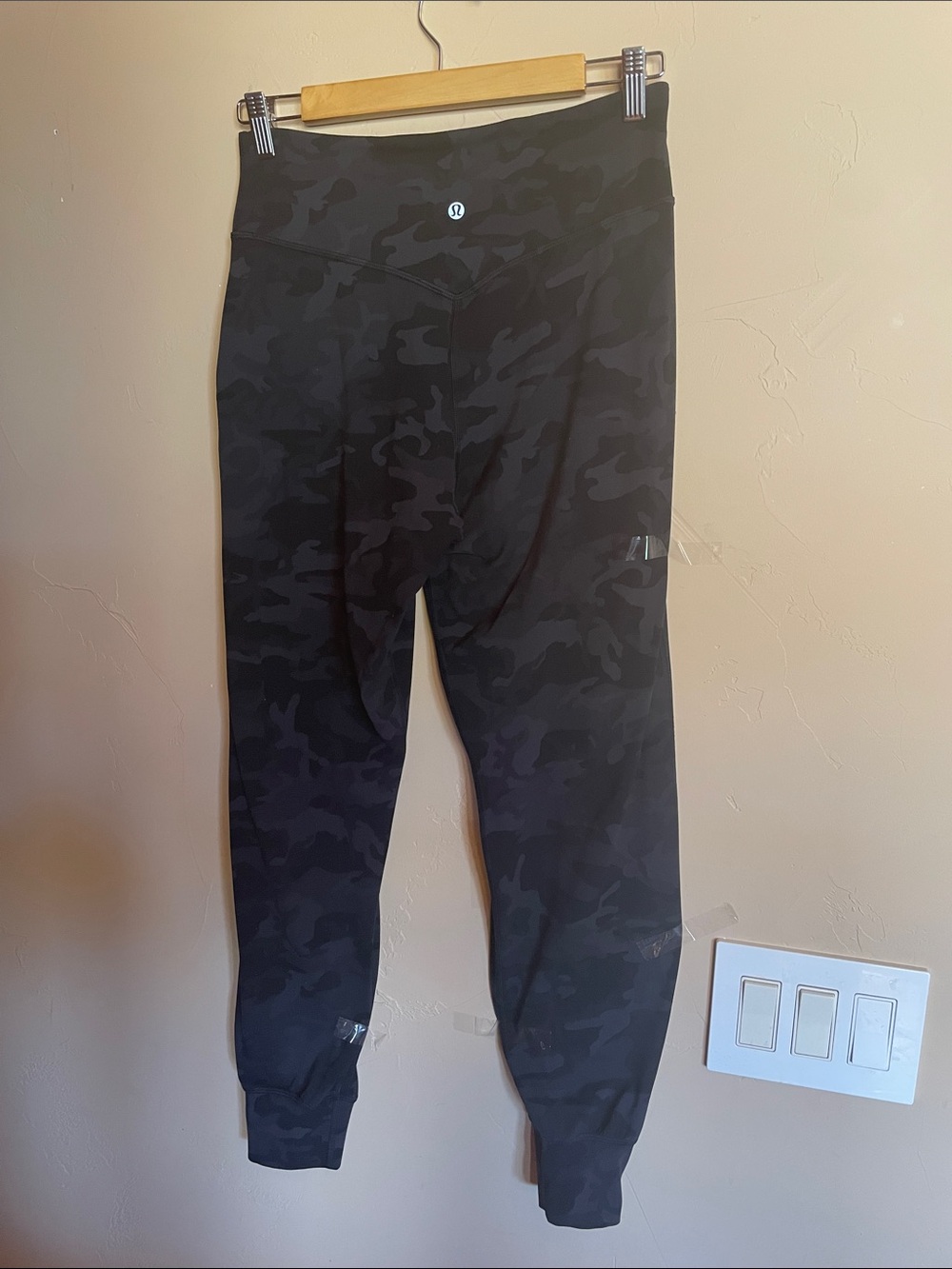 lululemon Black Tonal Camo High-Rise Jogging very Soft Leggings